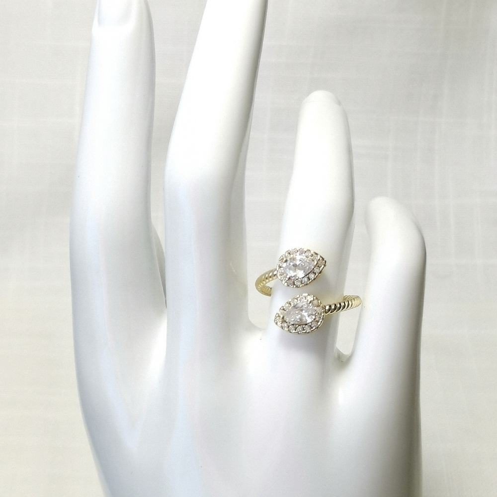 14k Gold teardrop pear cut cz ring Toi et Moi Bypass design size 6 ๐ - Picture 5 of 7